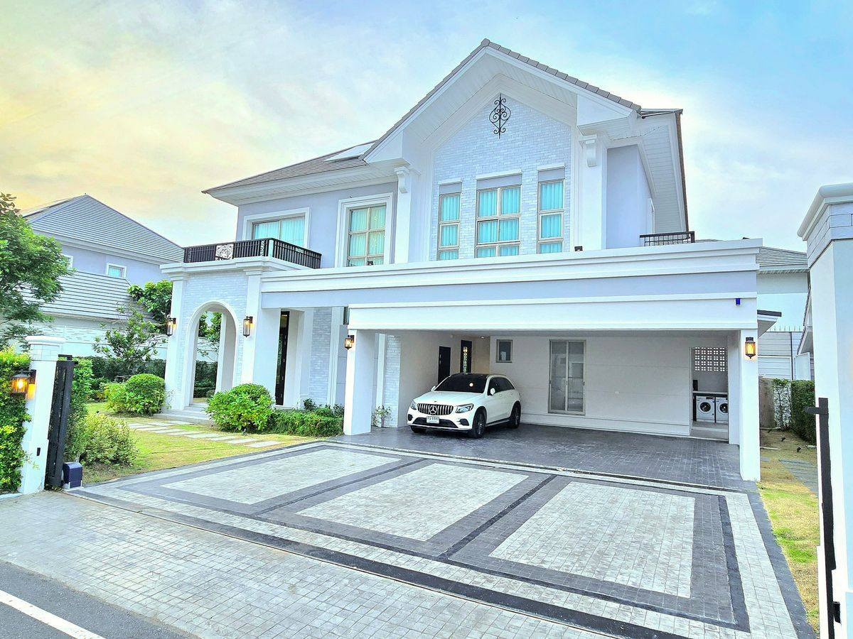 HouseLadkrabang, Suwannaphum Airport : Single house in Lat Krabang area for rent: Perfect Masterpiece 4 Village Project, Sukhumvit 77, has 4 bedrooms, 5 bathrooms, with maid's room and Thai kitchen, near Suvarnabhumi Airport.