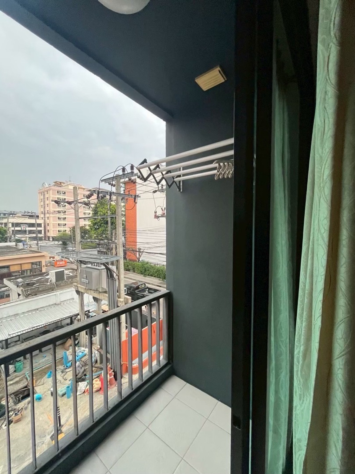 ให้เช่าคอนโดรามคำแหง หัวหมาก : ให้เช่า LIB Ramkhamhaeng 43/1 (ลิปป์ รามคำแหง 43/1) ชั้น:2 ขนาดห้อง: 27 ตร.ม. ราคา: 7,000 บาท สถานที่ใกล้เคียง:รถไฟฟ้าสายสีส้ม