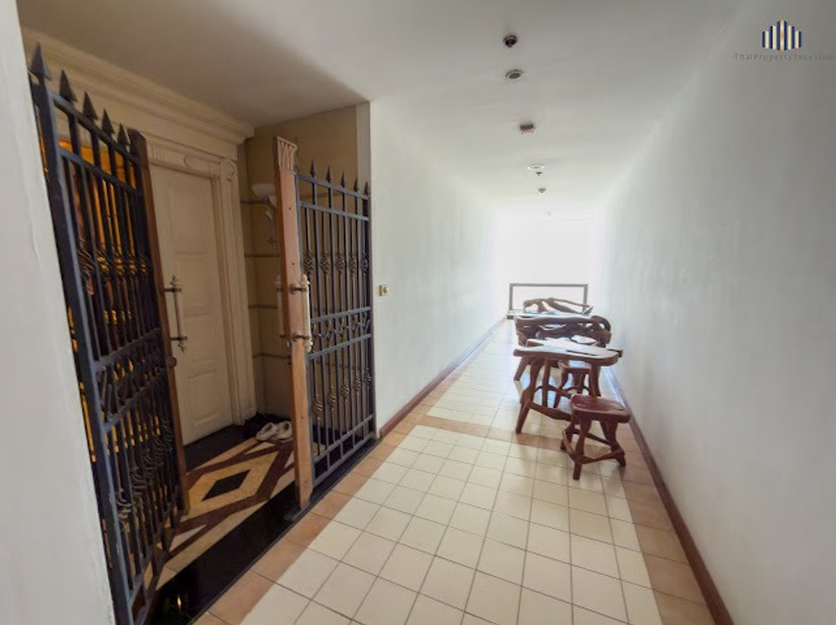 For SaleCondoRama3 (Riverside),Satupadit : Large unit on the 33rd floor, beautifully and luxuriously decorated, great value with Chao Phraya River view! Condo for sale at Salintara Condominium Rama 3, size 225.31 sq.m., near Terminal 21 Rama 3. Urgent sale.