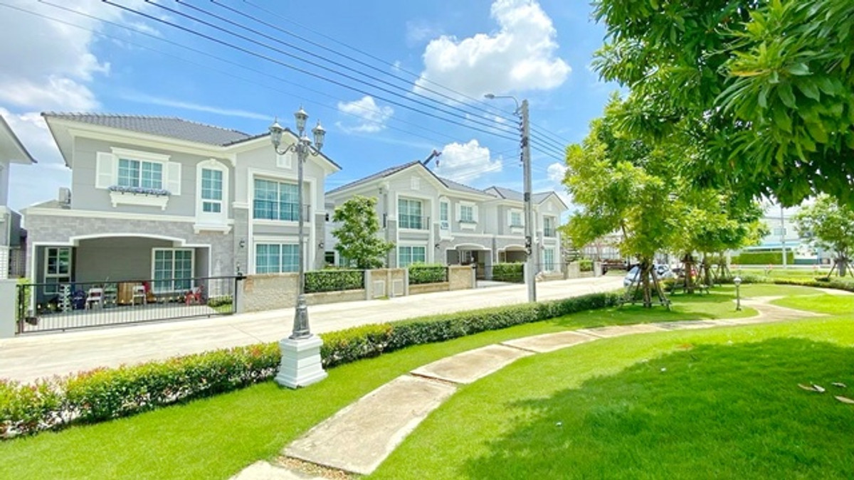 For RentHouseBangna, Bearing, Lasalle : BTS Samrong 900m. 2 story detached house 35 sq.wa. 140 sq.m. 4bed 3bath 67,999 B-M. Newly built wel