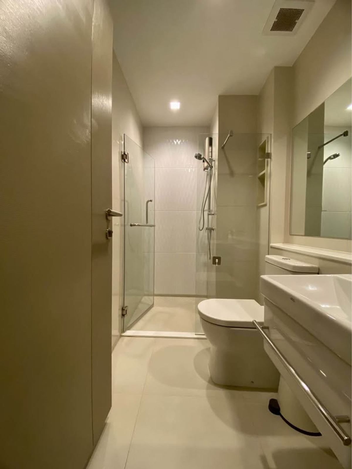 ขายคอนโดพระราม 9 เพชรบุรีตัดใหม่ RCA : ขายพร้อมผู้เช่า Life Asoke Rama 9 ราคา 4,900,000 บาท [JZs260212]