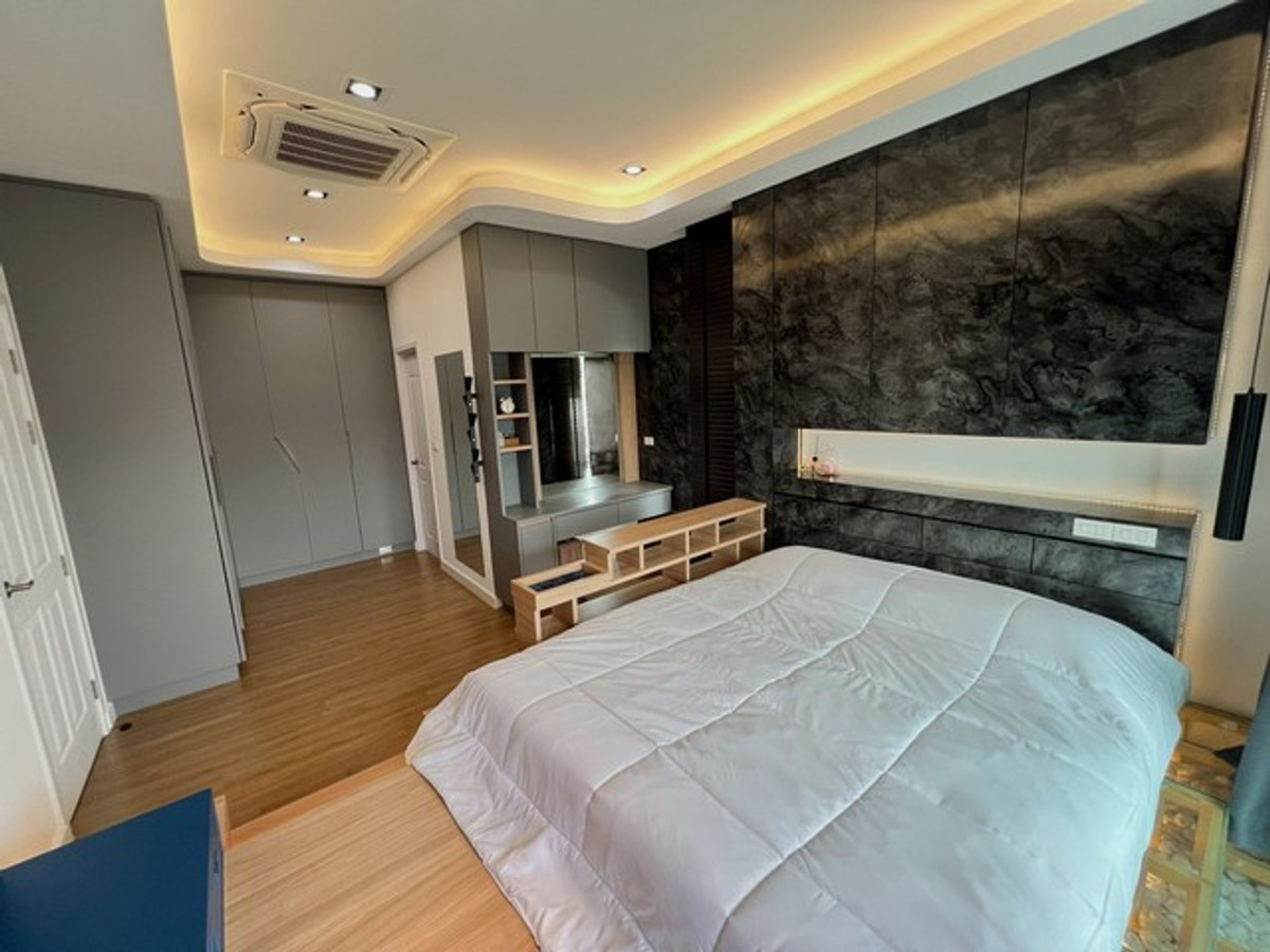 ให้เช่าบ้านปทุมธานี รังสิต ธรรมศาสตร์ : HR3264ให้เช่าบ้านเดี่ยวหรู แกรนดิโอ วิภาวดี-รังสิต (Grandio Vibhavadi) บ้านใหม่มาก ตกแต่งบิวท์อินทั้งหลัง สภาพสวยเหมือนมือหนึ่ง