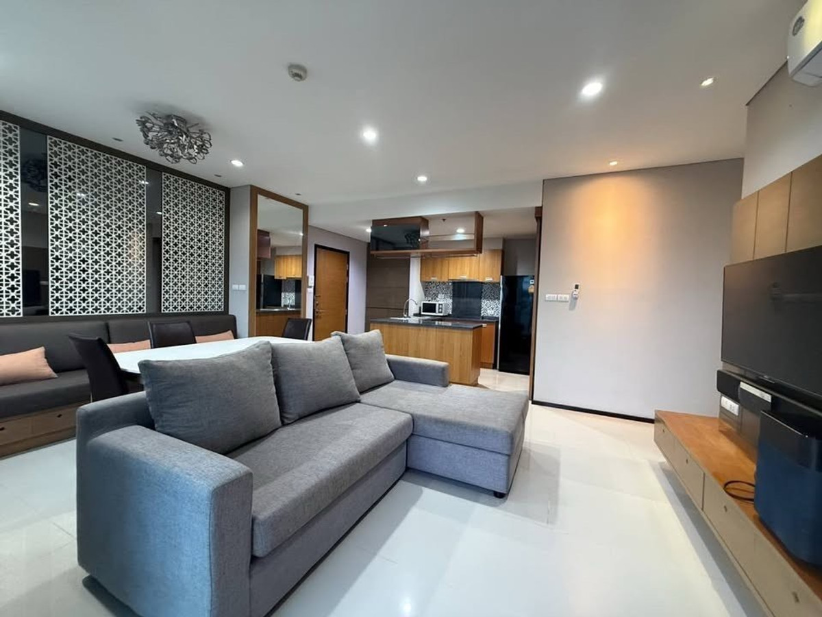 For RentCondoWongwianyai, Charoennakor : (For rent) Condo Villa Sathorn, 2 Beds, 2 Baths, 90 Sq.m., beautiful room, beautiful view, open, good breeze, complete with furniture + electrical appliances. Ready to move in ㅡnext to 🚆BTS Krung Thonburi