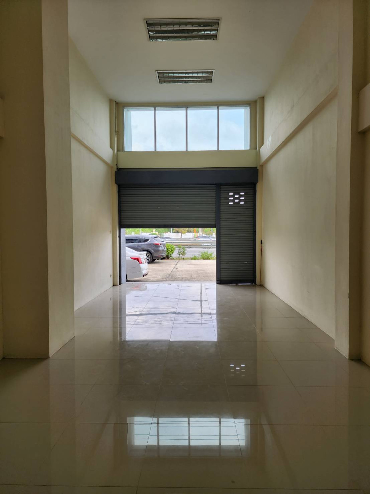 ขายอาคารพาณิชย์นครปฐม : ขายด่วน! ถูกสุดในโครงการ อาคารพาณิชย์ 3.5 ชั้น ทำเลค้าขาย ติด ถ.บรมราชชนนี พร้อมเริ่มธุรกิจได้ทันที!