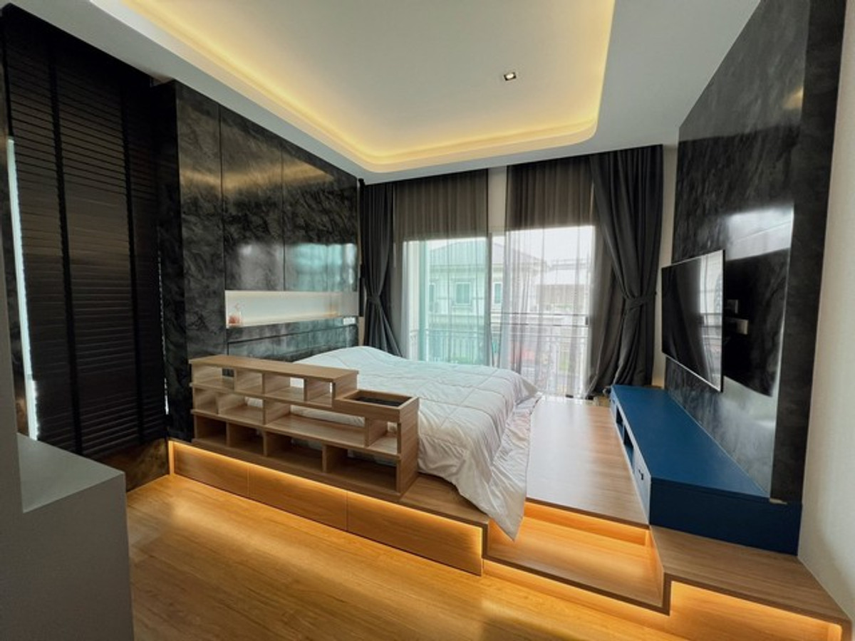 ให้เช่าบ้านปทุมธานี รังสิต ธรรมศาสตร์ : HR3264ให้เช่าบ้านเดี่ยวหรู แกรนดิโอ วิภาวดี-รังสิต (Grandio Vibhavadi) บ้านใหม่มาก ตกแต่งบิวท์อินทั้งหลัง สภาพสวยเหมือนมือหนึ่ง