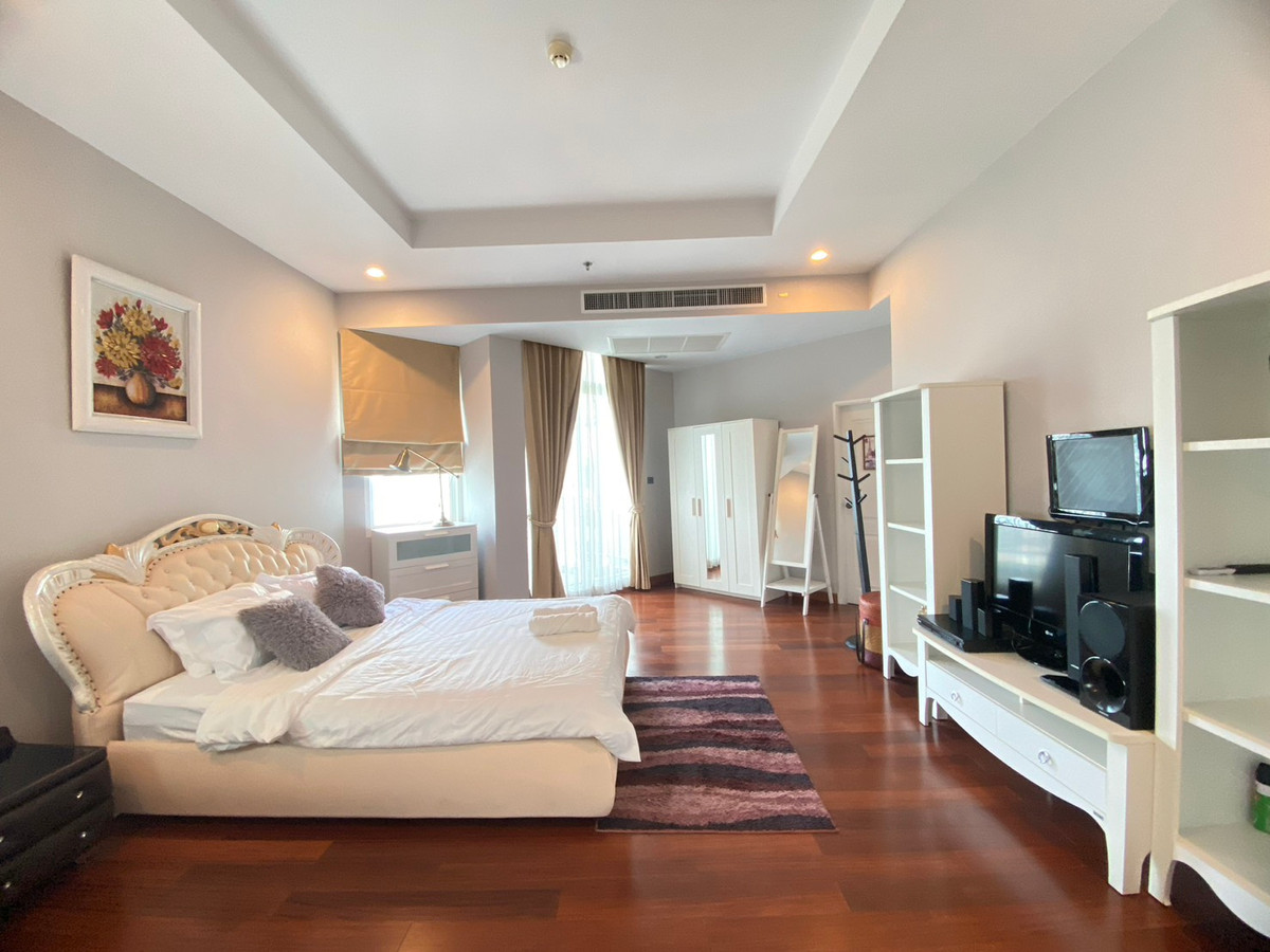 For RentCondoRama9, Petchburi, RCA : Penthouse for rent✨5 bedrooms, near MRT Cultural Center: Supalai Wellington I Project: Spacious room, luxuriously decorated, fully furnished, ready to move in.