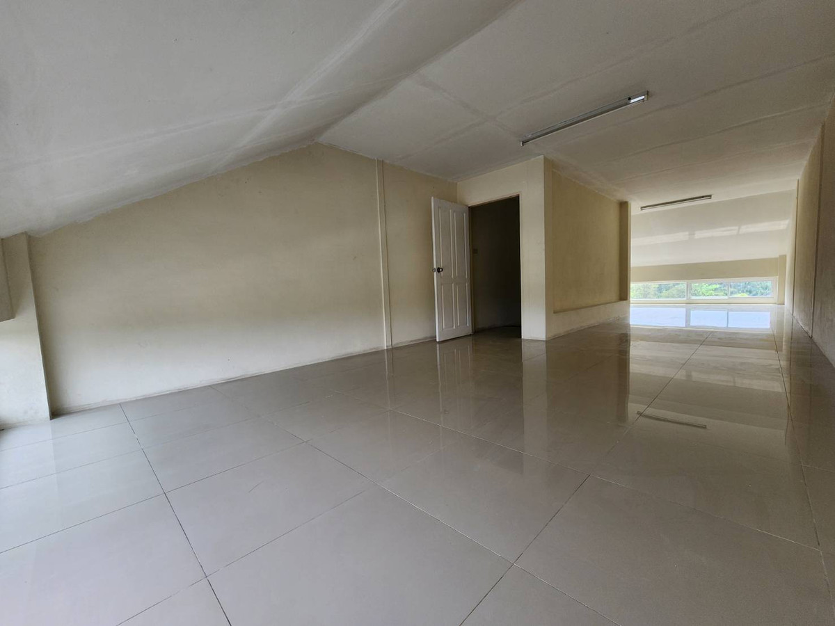 ขายอาคารพาณิชย์นครปฐม : ขายด่วน! ถูกสุดในโครงการ อาคารพาณิชย์ 3.5 ชั้น ทำเลค้าขาย ติด ถ.บรมราชชนนี พร้อมเริ่มธุรกิจได้ทันที!