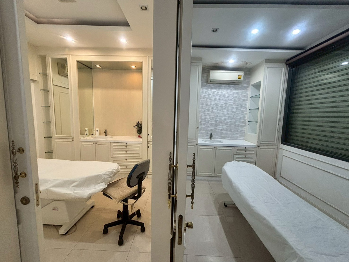 For SaleShop HousePhutthamonthon, Salaya : Commercial building for sale, Chinatown Salaya, near Central, Borommaratchachonnani Rd., decorated, ready to move in and operate.