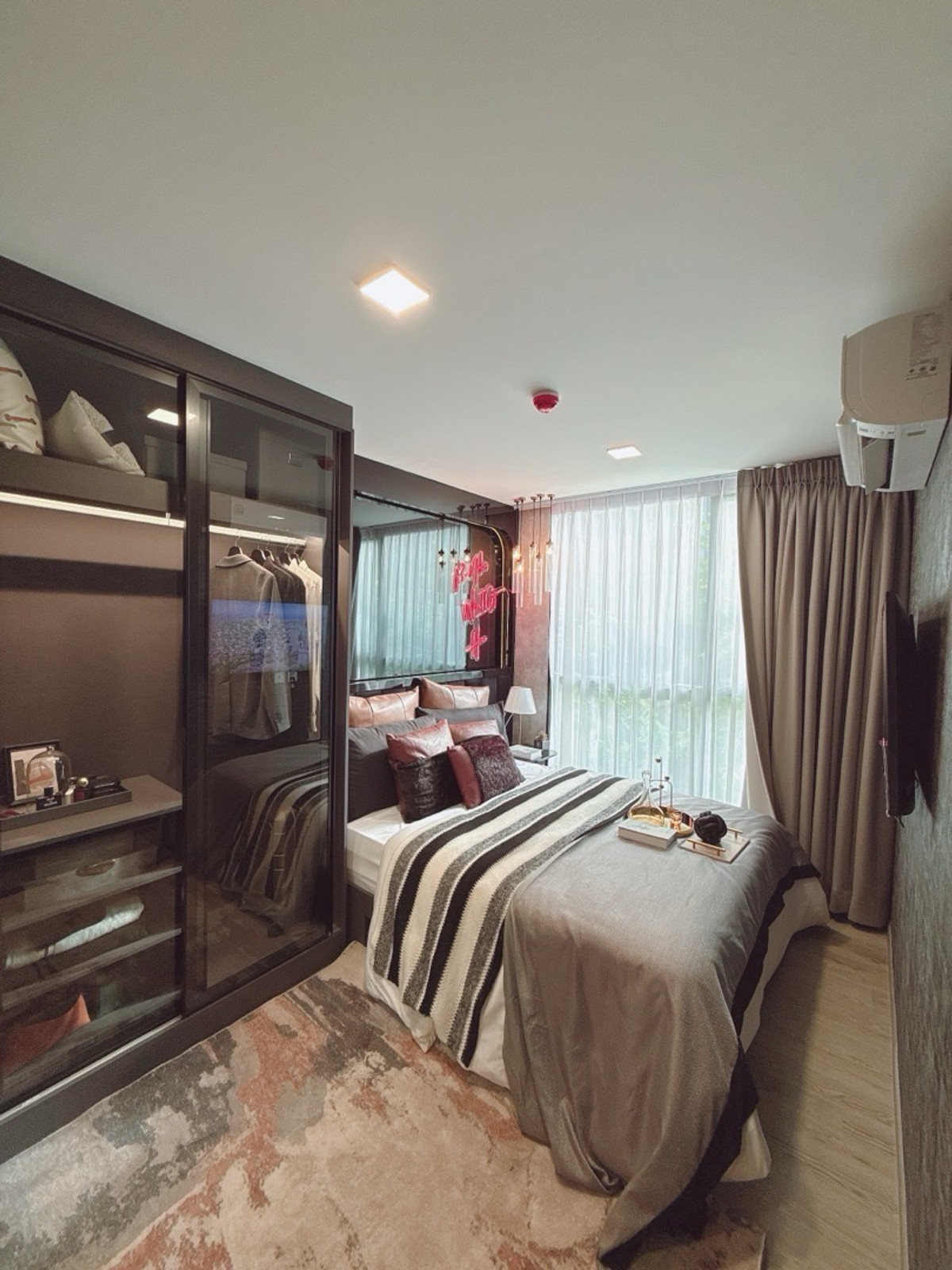 ขายคอนโดรัชดา ห้วยขวาง : 𝐌𝐀𝐑𝐎𝐎𝐍 𝐑𝐀𝐓𝐂𝐇𝐀𝐃𝐀 𝟑𝟐 𝐅𝐑𝐄𝐄 เงินดาวน์ 𝟎 บาท ผ่อนสบายๆ 𝟔,𝟗𝟎𝟎/เดือน ห้องใหม่ จากโครงการ ฟรีทึกค่าใช่จ่าย พร้อมเข้าอยู่ 