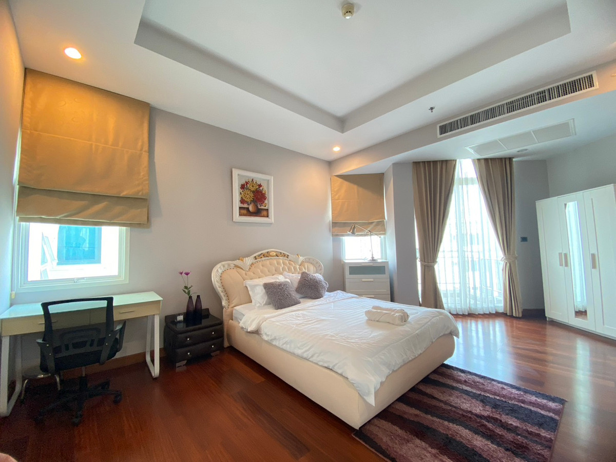 For RentCondoRama9, Petchburi, RCA : Penthouse for rent✨5 bedrooms, near MRT Cultural Center: Supalai Wellington I Project: Spacious room, luxuriously decorated, fully furnished, ready to move in.