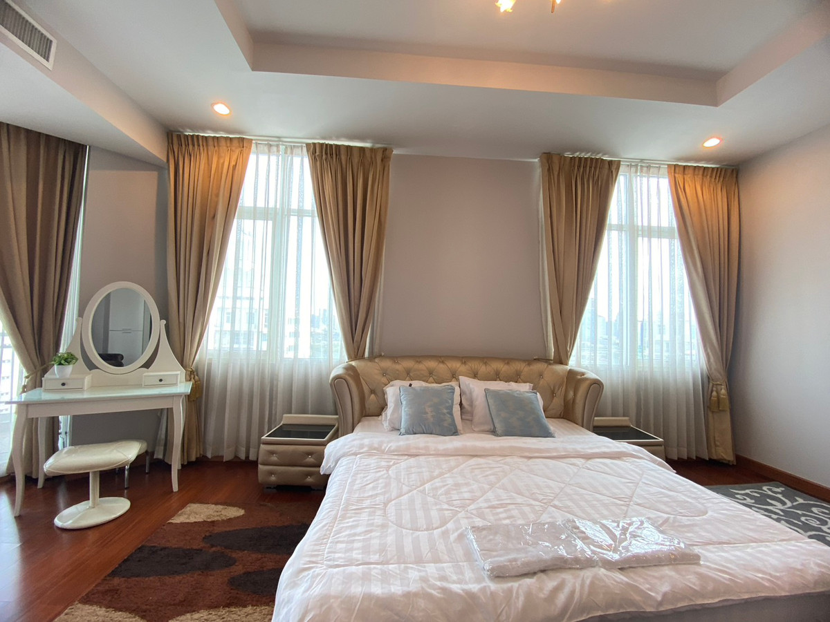 For RentCondoRama9, Petchburi, RCA : Penthouse for rent✨5 bedrooms, near MRT Cultural Center: Supalai Wellington I Project: Spacious room, luxuriously decorated, fully furnished, ready to move in.