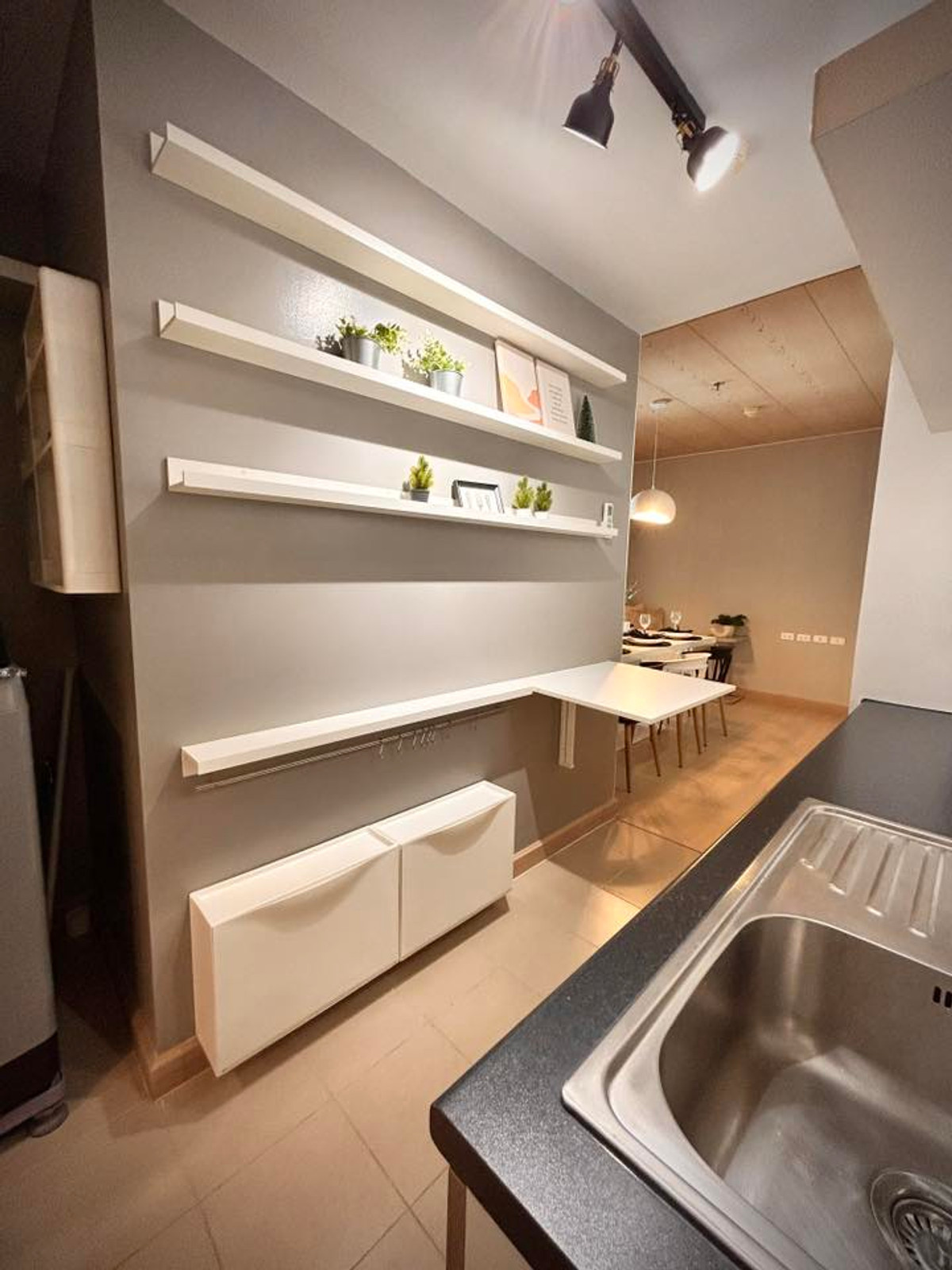 For RentCondoRama9, Petchburi, RCA : Condo for rent, 3 bedrooms, near MRT Rama 9: Suplalai Veranda Rama 9 project, very beautifully decorated, ready to move in, only 100k!!