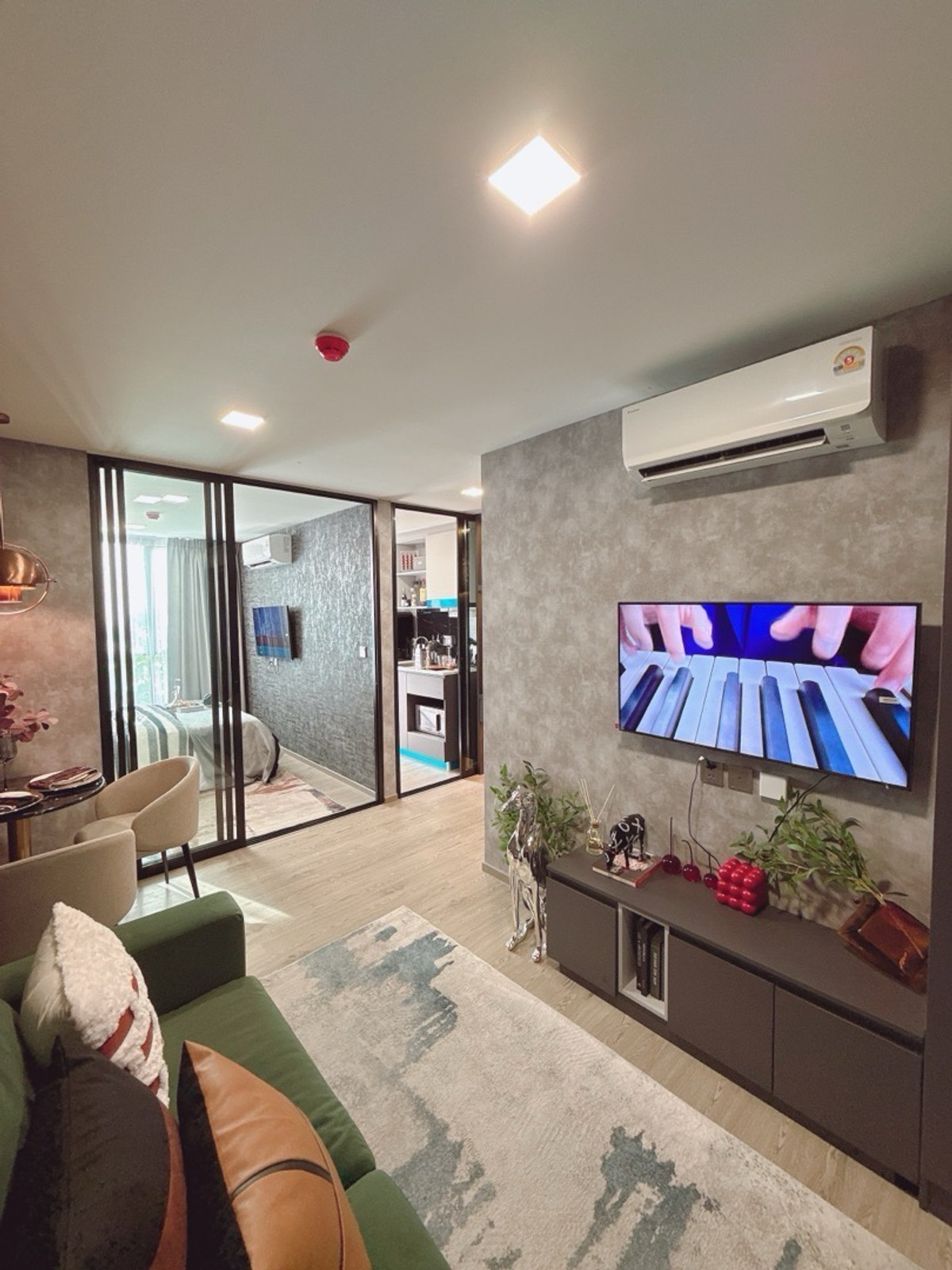 ขายคอนโดรัชดา ห้วยขวาง : 𝐌𝐀𝐑𝐎𝐎𝐍 𝐑𝐀𝐓𝐂𝐇𝐀𝐃𝐀 𝟑𝟐 𝐅𝐑𝐄𝐄 เงินดาวน์ 𝟎 บาท ผ่อนสบายๆ 𝟔,𝟗𝟎𝟎/เดือน ห้องใหม่ จากโครงการ ฟรีทึกค่าใช่จ่าย พร้อมเข้าอยู่ 