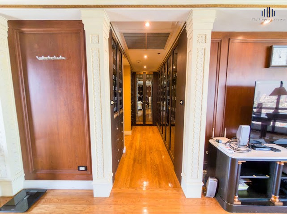 For SaleCondoRama3 (Riverside),Satupadit : Large unit on the 33rd floor, beautifully and luxuriously decorated, great value with Chao Phraya River view! Condo for sale at Salintara Condominium Rama 3, size 225.31 sq.m., near Terminal 21 Rama 3. Urgent sale.