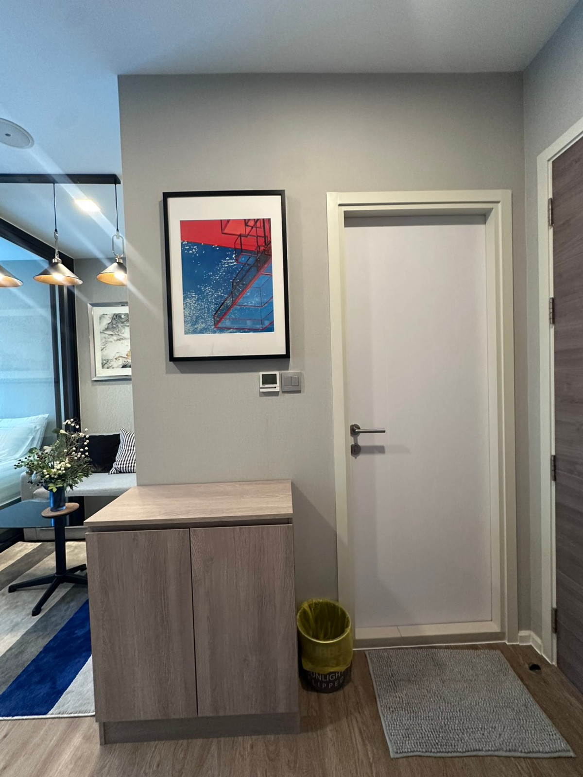 For RentCondoOnnut, Udomsuk : Suitable for those who want a new condo.  Never rented out, convenient travel, there is a shuttle and electric train.