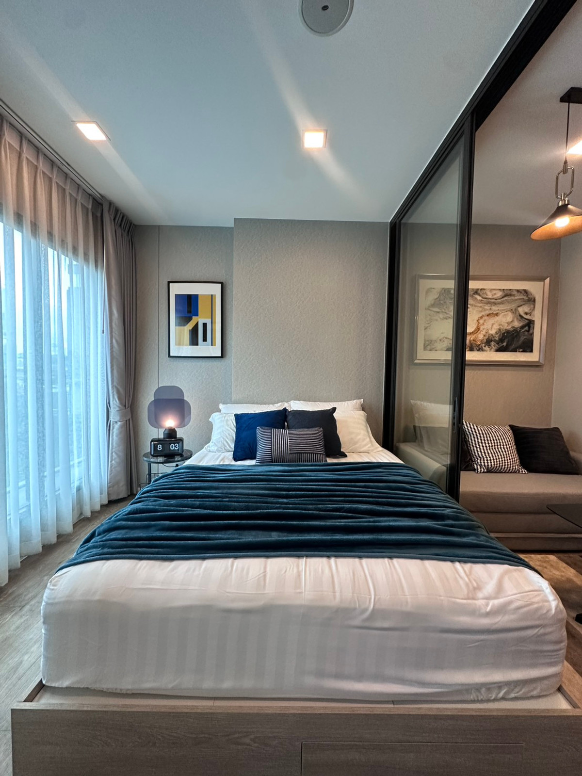 For RentCondoOnnut, Udomsuk : Suitable for those who want a new condo.  Never rented out, convenient travel, there is a shuttle and electric train.