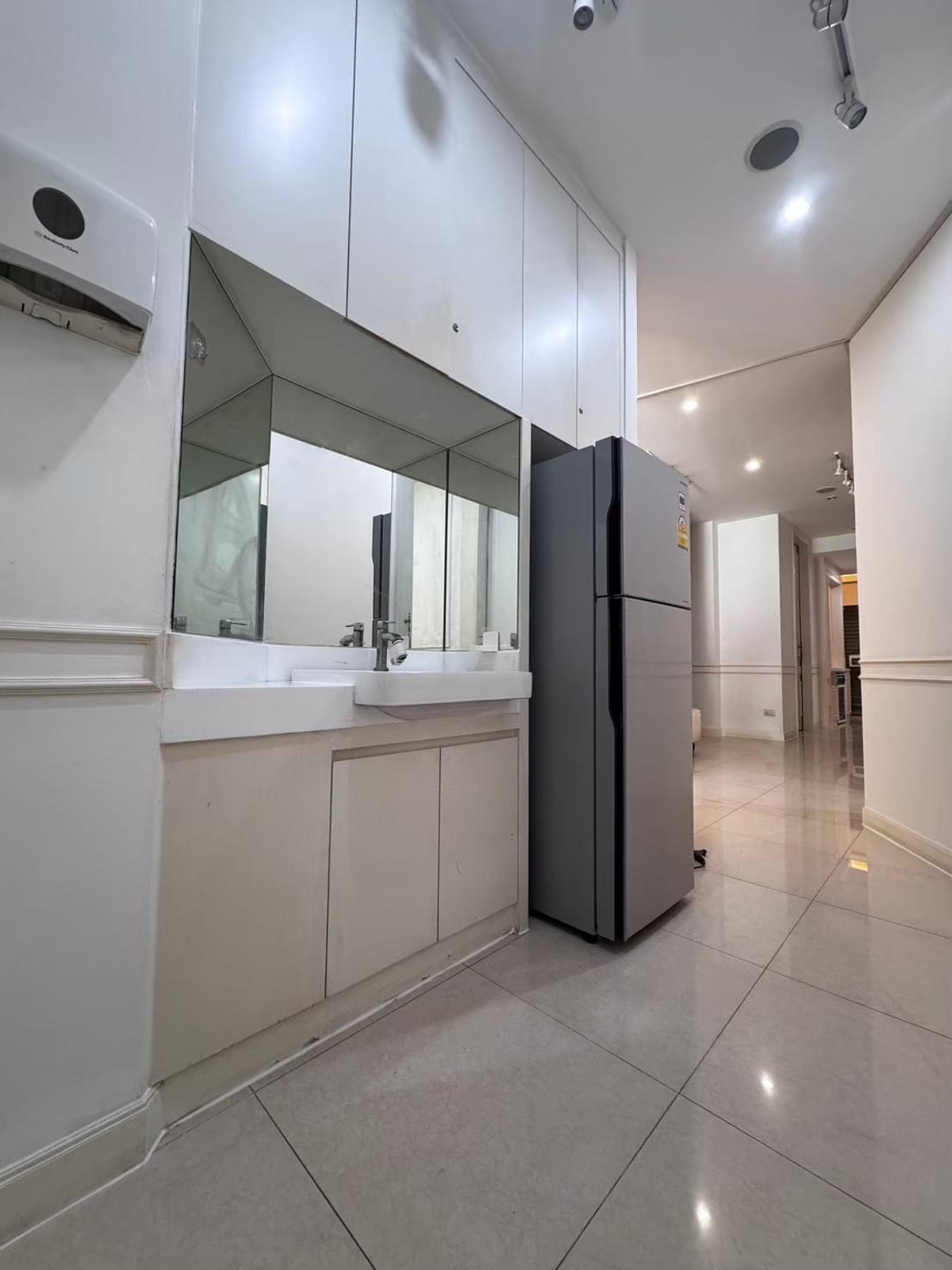 For SaleShop HousePhutthamonthon, Salaya : Commercial building for sale, Chinatown Salaya, near Central, Borommaratchachonnani Rd., decorated, ready to move in and operate.