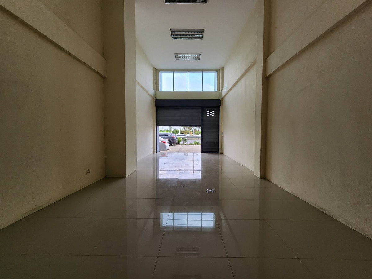 ขายอาคารพาณิชย์นครปฐม : ขายด่วน! ถูกสุดในโครงการ อาคารพาณิชย์ 3.5 ชั้น ทำเลค้าขาย ติด ถ.บรมราชชนนี พร้อมเริ่มธุรกิจได้ทันที!