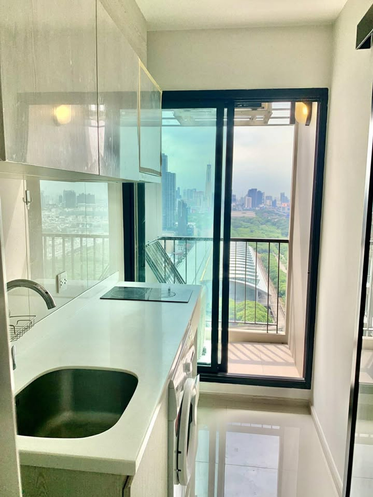 ให้เช่าคอนโดพระราม 9 เพชรบุรีตัดใหม่ RCA : ให้เช่าคอนโด Life Asoke (29.69 ตร.ม.) 1 นอน 1 น้ำ พร้อมเข้าอยู่