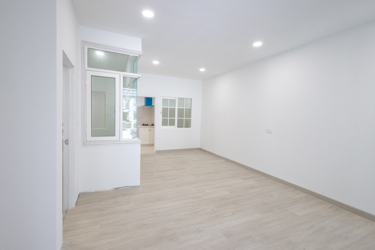 ขายทาวน์โฮมลาดกระบัง สุวรรณภูมิ : 🏡 ทาวน์โฮมหลังมุม ทำเลดีในโครงการ Golden Town3 บางนา–สวนหลวง