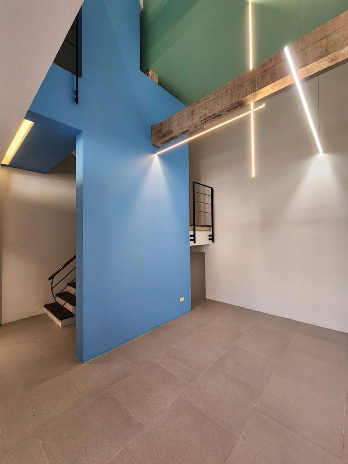 ให้เช่าโฮมออฟฟิศรัชดา ห้วยขวาง : Homeoffice รัชดา 32/ลาดพร้าว35
ปล่อย 2 ยูนิต

😀ยูนิตละ 300 ตร.ม. (ดูรายละเอียดพื้นที่ตามภาพแนบ)
🚗 จอดรถได้อย่างน้อย 4 คัน
⚡️ไฟฟ้า 3 เฟส
⚡️ มีระบบรองรับจุดชาร์จไฟ EV 2 จุด