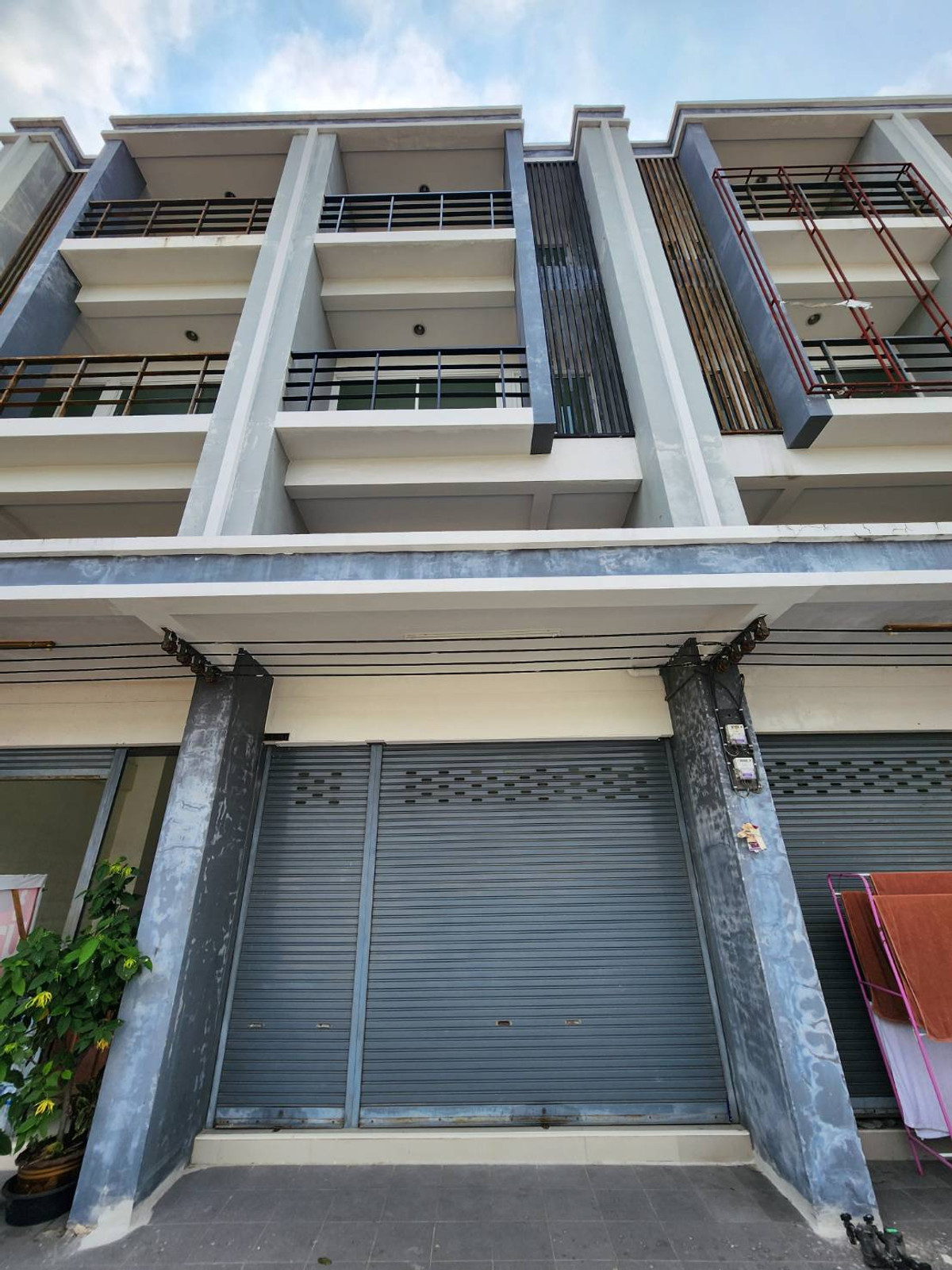 For SaleShop HouseNakhon Pathom : Urgent Sale! Lowest Price in the Project! 3.5-Story Commercial Building in a Prime Business Location