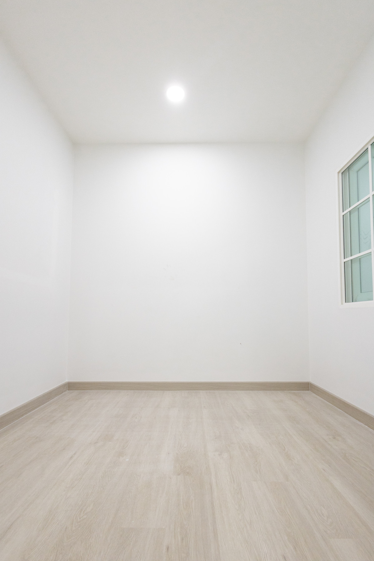 ขายทาวน์โฮมลาดกระบัง สุวรรณภูมิ : 🏡 ทาวน์โฮมหลังมุม ทำเลดีในโครงการ Golden Town3 บางนา–สวนหลวง