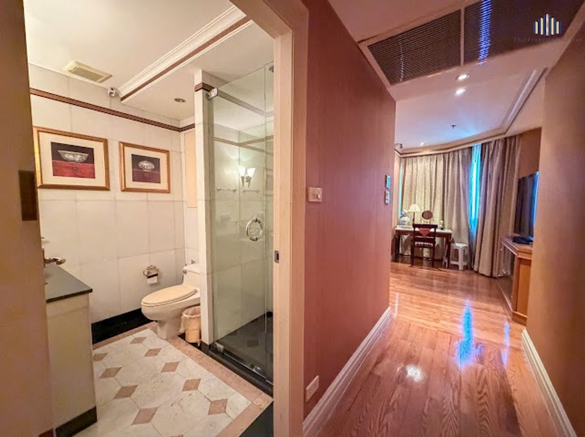 For SaleCondoRama3 (Riverside),Satupadit : Large unit on the 33rd floor, beautifully and luxuriously decorated, great value with Chao Phraya River view! Condo for sale at Salintara Condominium Rama 3, size 225.31 sq.m., near Terminal 21 Rama 3. Urgent sale.