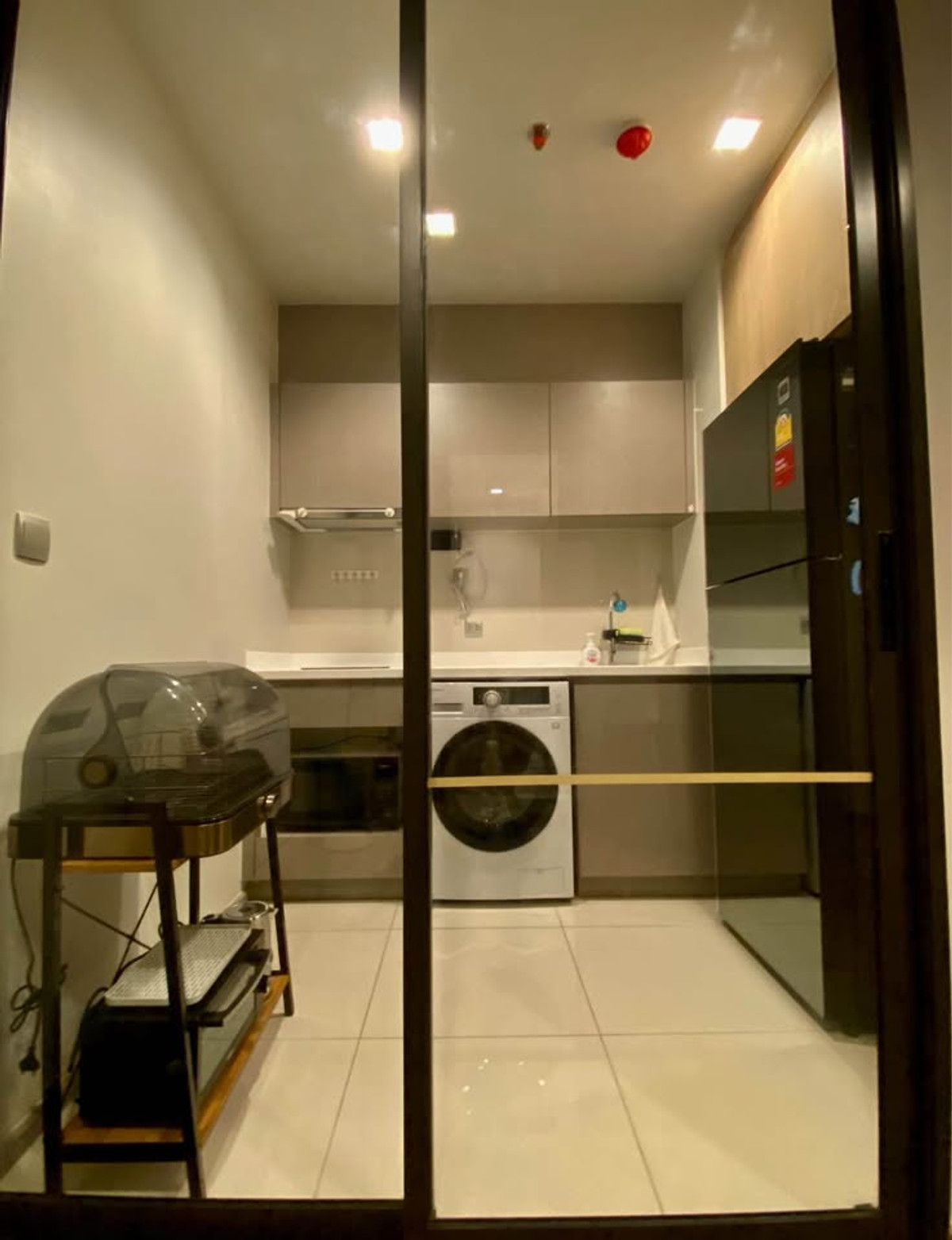 ขายคอนโดพระราม 9 เพชรบุรีตัดใหม่ RCA : ขายพร้อมผู้เช่า Life Asoke Rama 9 ราคา 4,900,000 บาท [JZs260212]