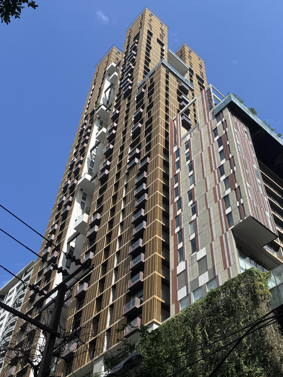 For RentCondoWitthayu, Chidlom, Langsuan, Ploenchit : For rent at Hansar Rajdamri 2-Bedroom ▪ High-floor with unblocked view of Polo track and Golf course, Contact 062-496-6454