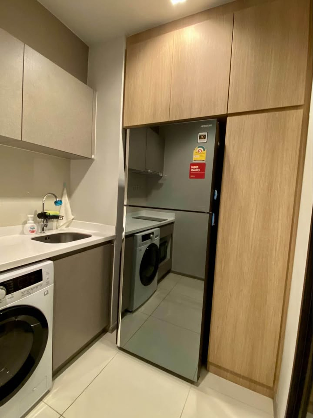 ขายคอนโดพระราม 9 เพชรบุรีตัดใหม่ RCA : ขายพร้อมผู้เช่า Life Asoke Rama 9 ราคา 4,900,000 บาท [JZs260212]