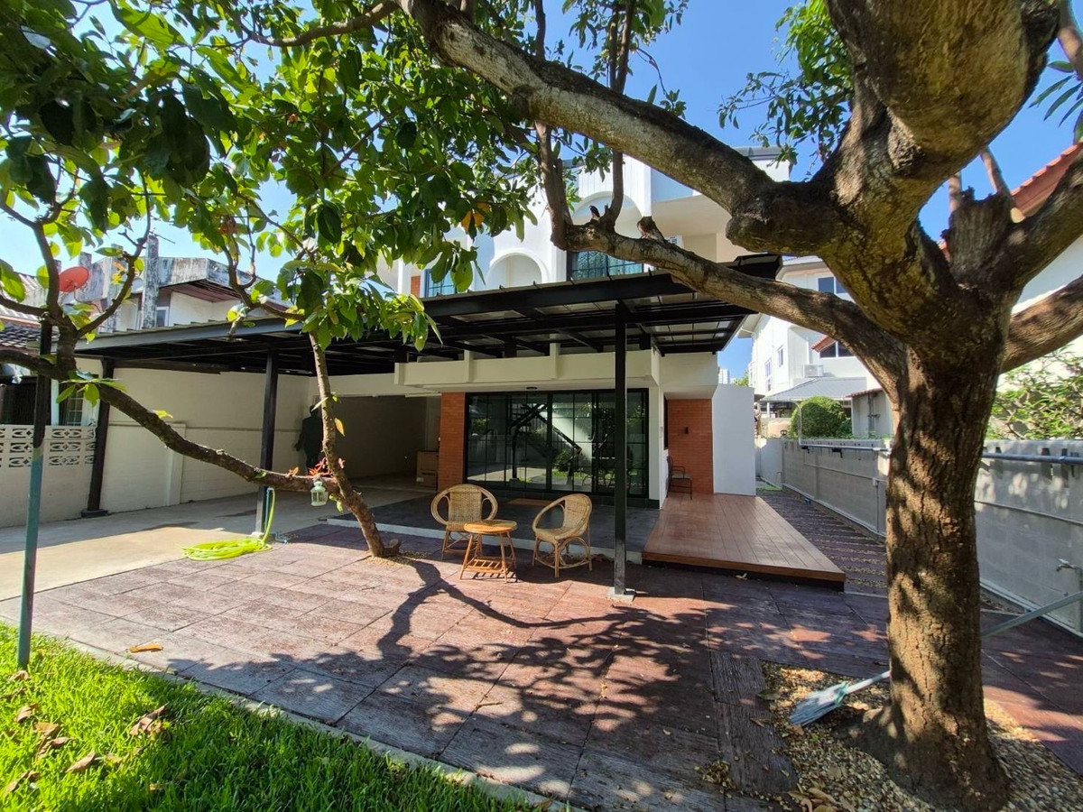 For RentHouseSamut Prakan,Samrong : Single house for rent, 3 bedrooms, 4 bathrooms, newly renovated 
 Area size: 384 sq m.: 96 sq m, 60,000 baht.