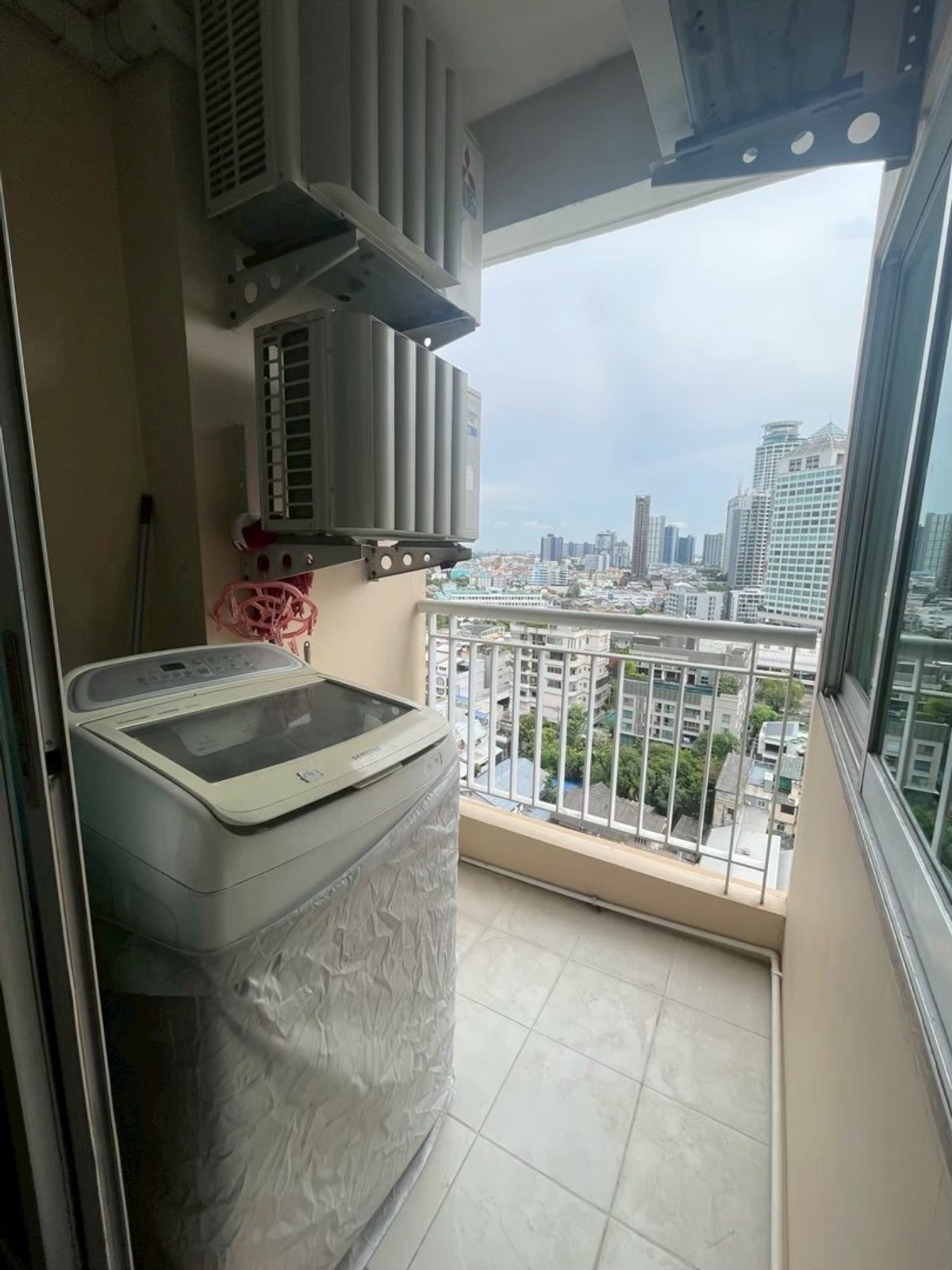 For RentCondoOnnut, Udomsuk : life sukhumvit 65(Life Sukhumvit 65) near BTS Ekkamai-Phra Khanong (vacant 4 April) fully furnished + electrical appliances Line:@551txomc
