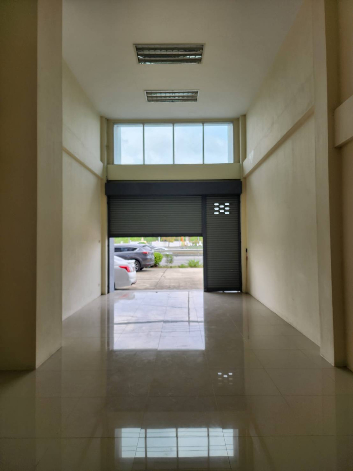 ขายอาคารพาณิชย์นครปฐม : ขายด่วน! ถูกสุดในโครงการ อาคารพาณิชย์ 3.5 ชั้น ทำเลค้าขาย ติด ถ.บรมราชชนนี พร้อมเริ่มธุรกิจได้ทันที!