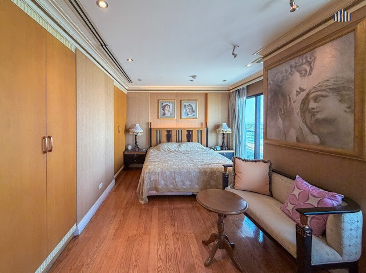 For SaleCondoRama3 (Riverside),Satupadit : Large unit on the 33rd floor, beautifully and luxuriously decorated, great value with Chao Phraya River view! Condo for sale at Salintara Condominium Rama 3, size 225.31 sq.m., near Terminal 21 Rama 3. Urgent sale.