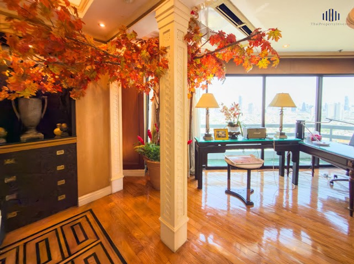 For SaleCondoRama3 (Riverside),Satupadit : Large unit on the 33rd floor, beautifully and luxuriously decorated, great value with Chao Phraya River view! Condo for sale at Salintara Condominium Rama 3, size 225.31 sq.m., near Terminal 21 Rama 3. Urgent sale.