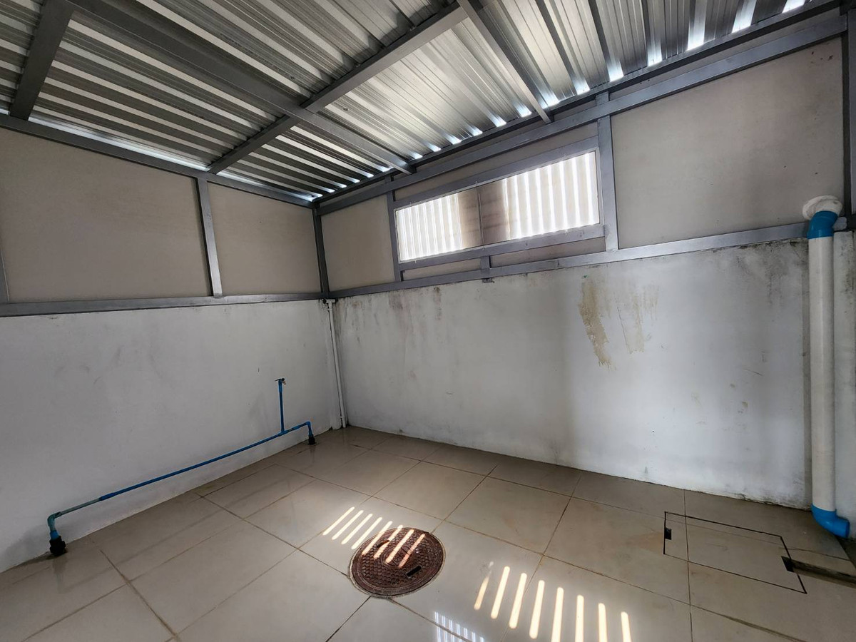 ขายอาคารพาณิชย์นครปฐม : ขายด่วน! ถูกสุดในโครงการ อาคารพาณิชย์ 3.5 ชั้น ทำเลค้าขาย ติด ถ.บรมราชชนนี พร้อมเริ่มธุรกิจได้ทันที!