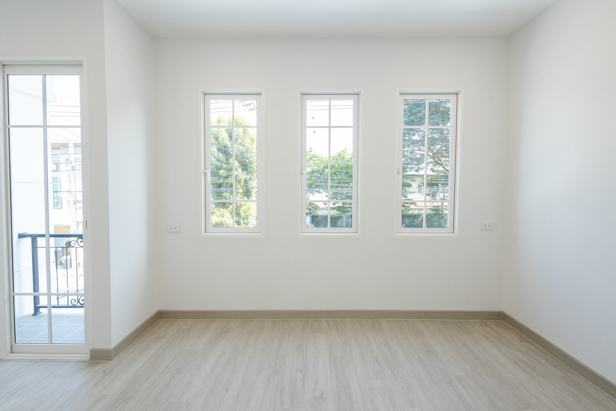 ขายทาวน์โฮมลาดกระบัง สุวรรณภูมิ : 🏡 ทาวน์โฮมหลังมุม ทำเลดีในโครงการ Golden Town3 บางนา–สวนหลวง