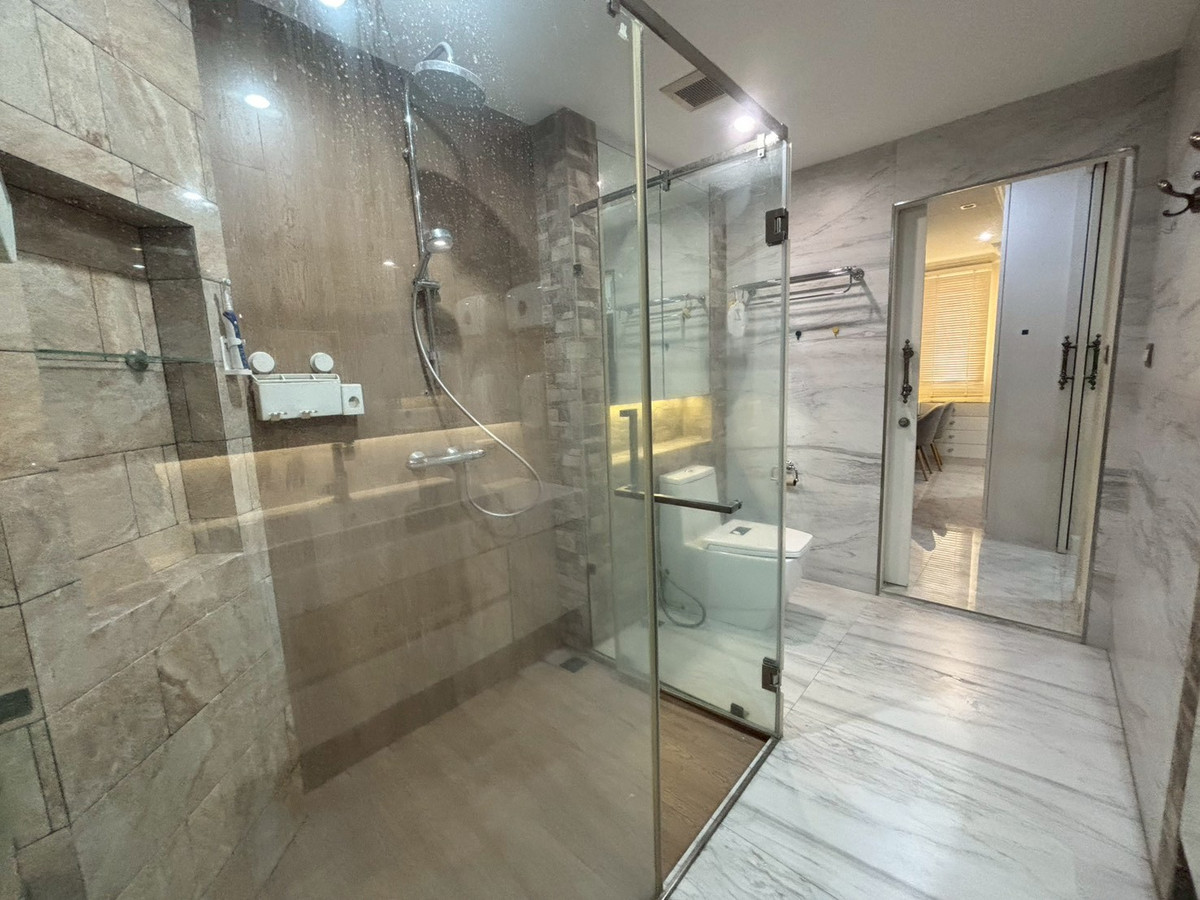 For SaleShop HousePhutthamonthon, Salaya : Commercial building for sale, Chinatown Salaya, near Central, Borommaratchachonnani Rd., decorated, ready to move in and operate.