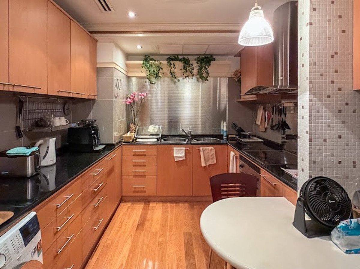 For SaleCondoRama3 (Riverside),Satupadit : Large unit on the 33rd floor, beautifully and luxuriously decorated, great value with Chao Phraya River view! Condo for sale at Salintara Condominium Rama 3, size 225.31 sq.m., near Terminal 21 Rama 3. Urgent sale.