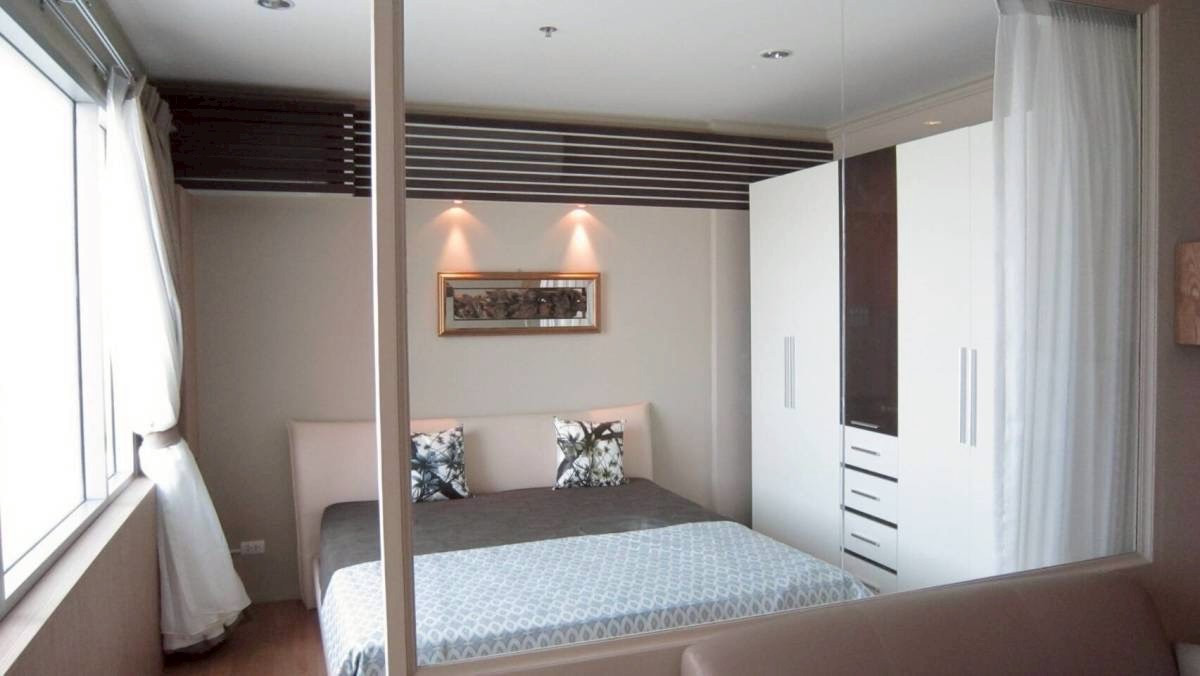 For RentCondoWongwianyai, Charoennakor : (For rent) Condo Villa Sathorn, studio room 47 sq m, beautiful room, made into a partition, high floor, complete with furniture + electrical appliances ㅡ Next to 🚆BTS Krung Thonburi.