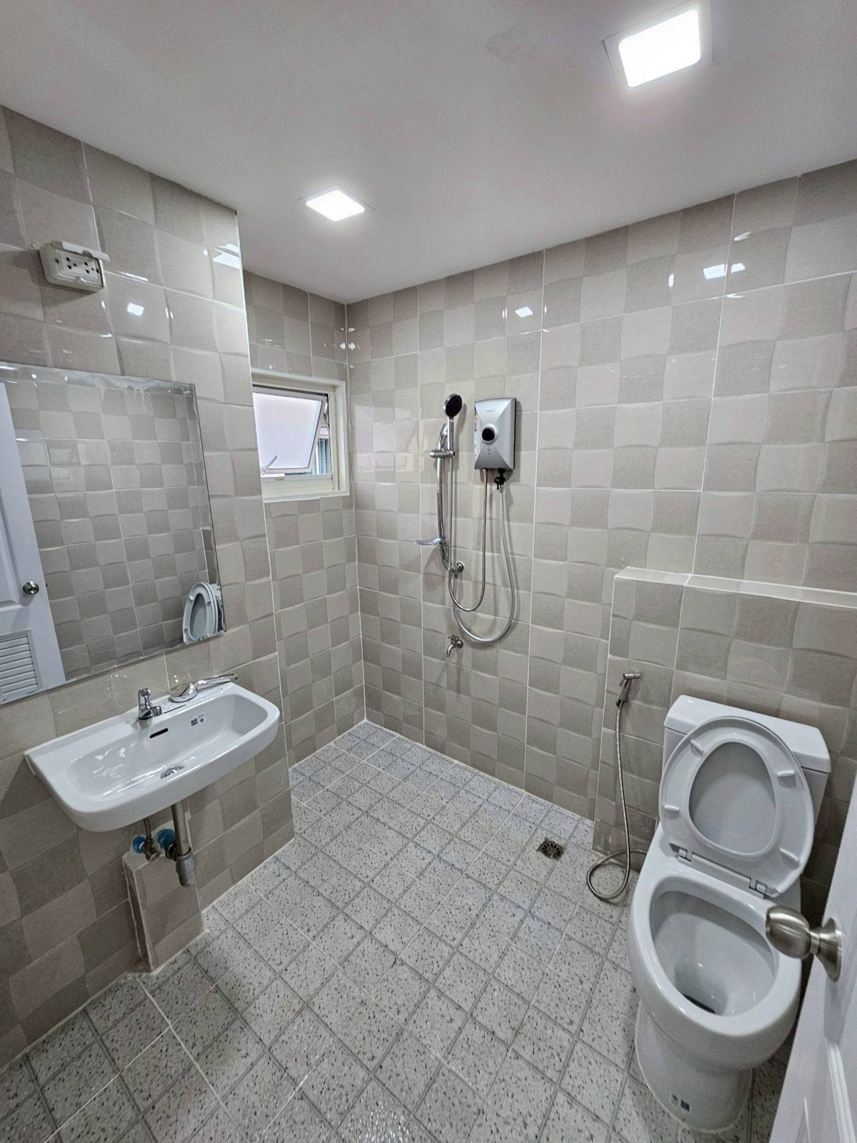 For RentHouseNonthaburi, Bang Yai, Bangbuathong : Single house at Soi Wat Som Kliang, 3 bedrooms, 3 bathrooms, near Bang Yai Hospital.