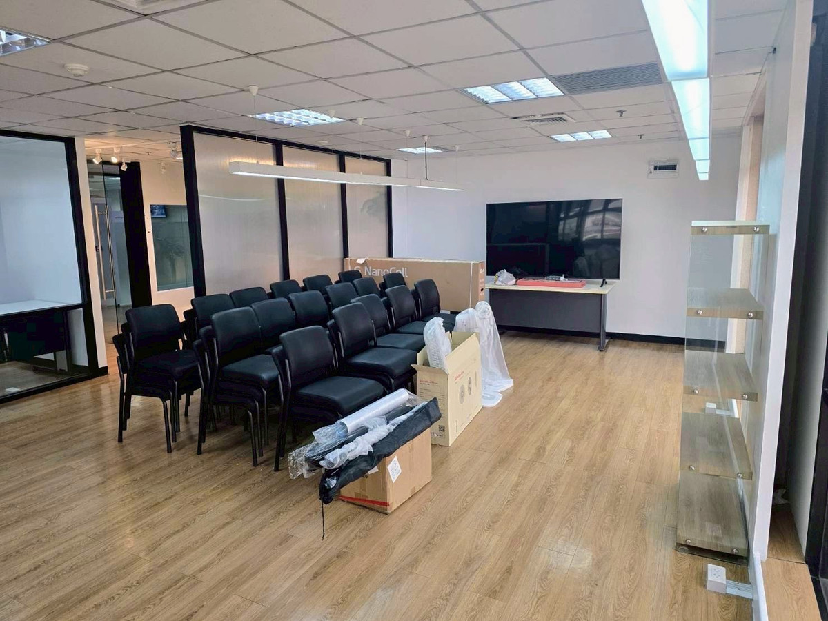 For RentOfficeSiam Paragon ,Chulalongkorn,Samyan : BBD Building Rama4 100sqm Office Space For RENT Near MRT Sam Yan Hua Lamphong Samyan Mitrtown Silom MBK Siam Paragon
