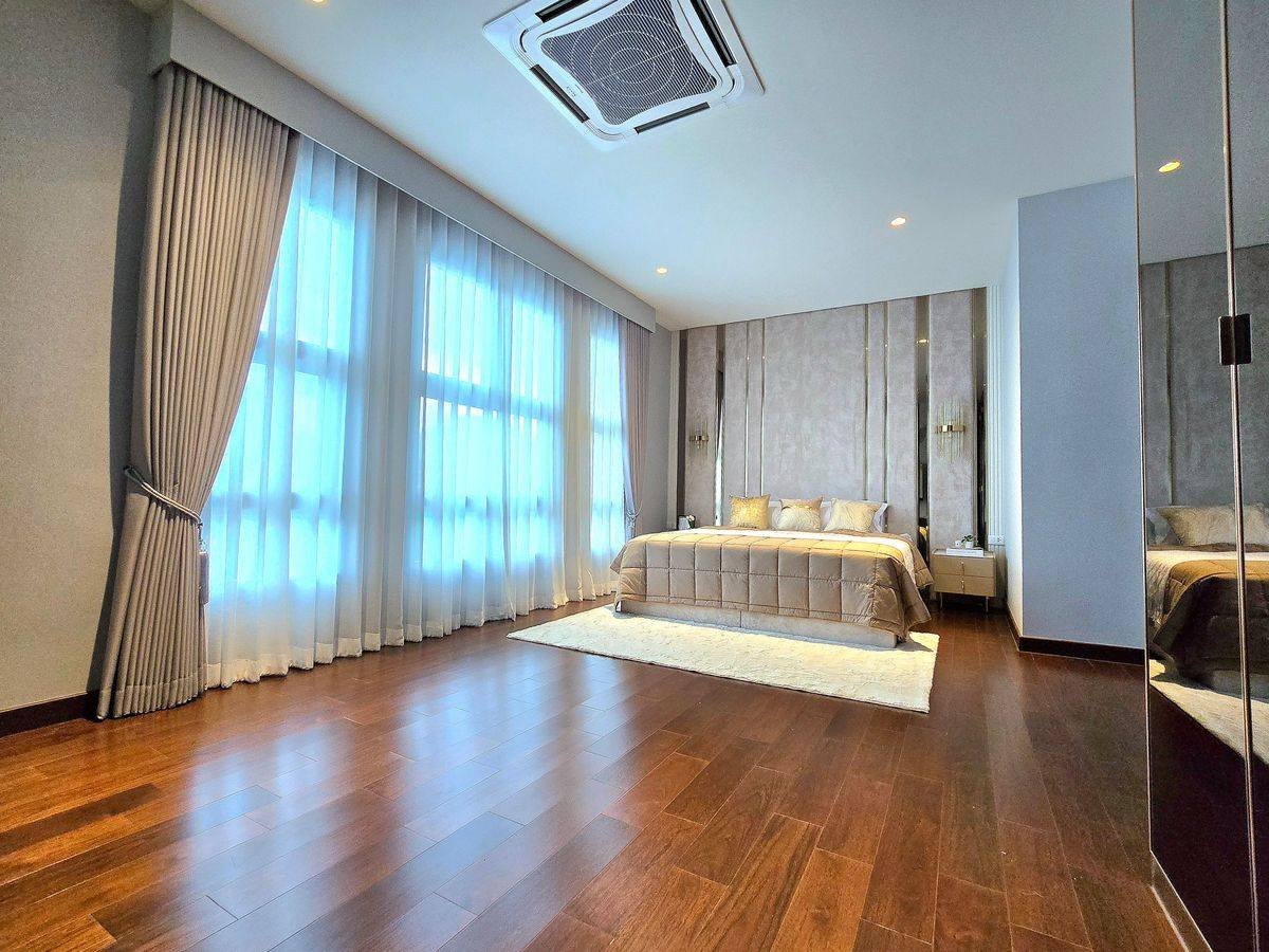 บ้านลาดกระบัง สุวรรณภูมิ : บ้านเดี่ยวแถวลาดกระบังให้เช่า : โครงการ หมู่บ้าน เพอร์เฟค มาสเตอร์พีช 4 สุขุมวิท 77 , มี 4 ห้องนอน 5 ห้องน้ำ พร้อมห้องแม่บ้าน และ ครัวไทย ใกล้สนามบินสุวรรณภูมิ