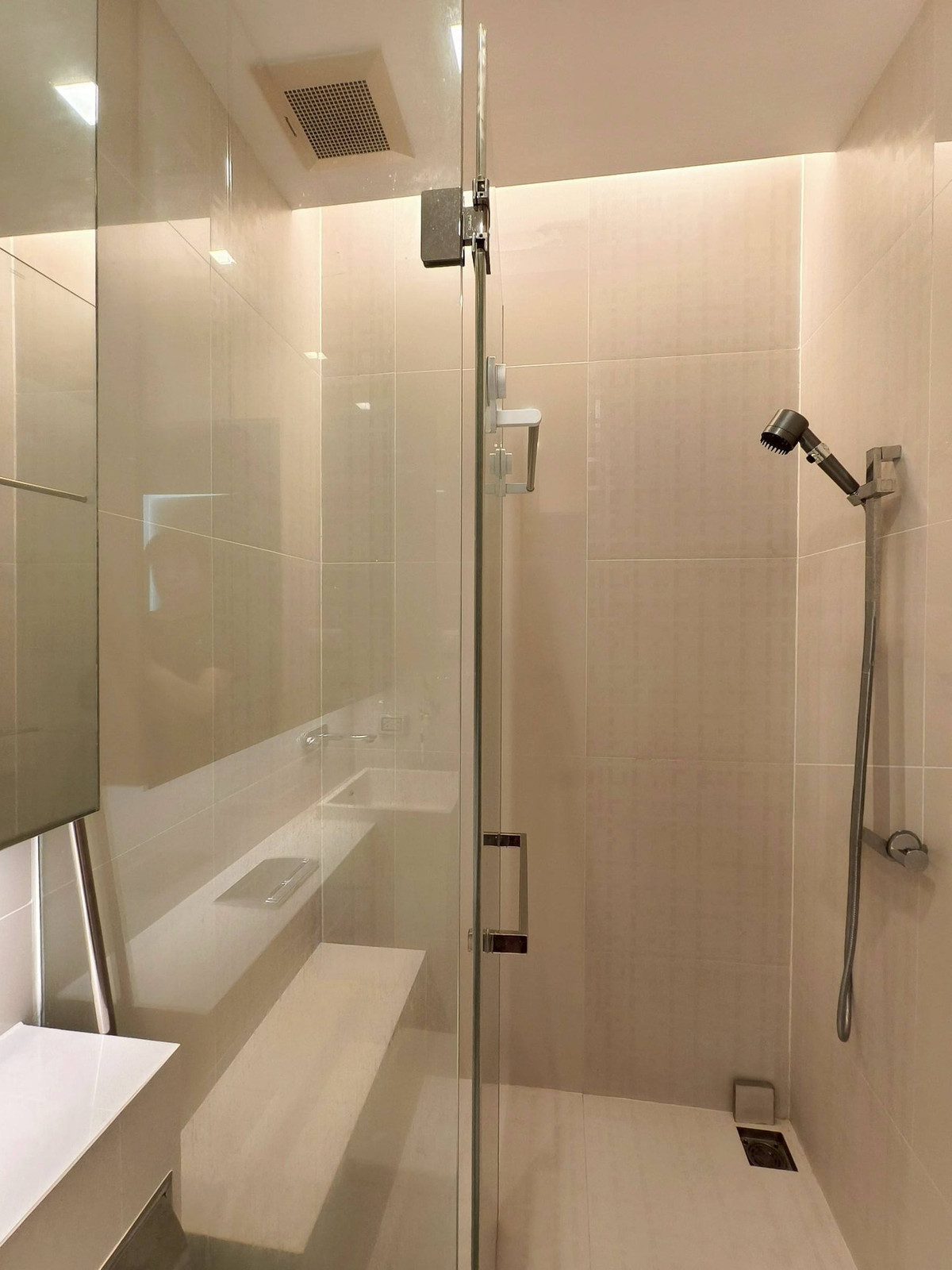 ให้เช่าคอนโดลาดพร้าว เซ็นทรัลลาดพร้าว : ให้เช่า The Saint Residence ราคา 32,000 บาท [JZr260303]