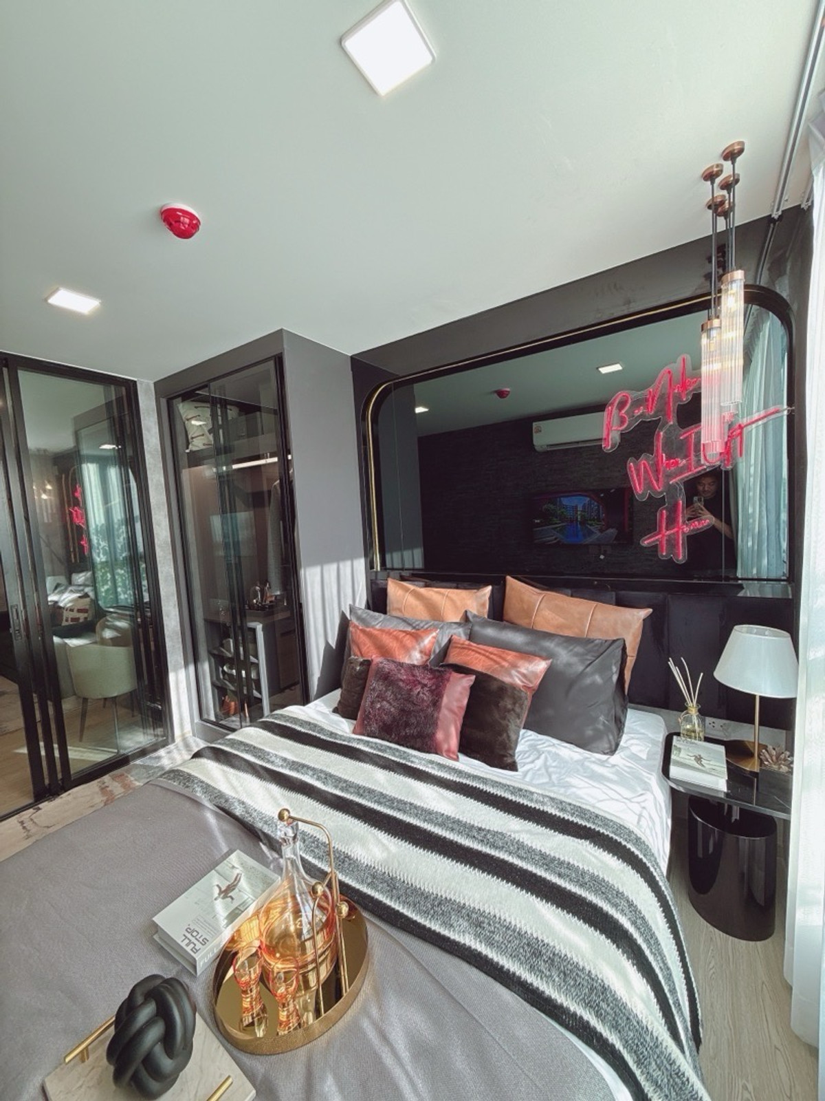 ขายคอนโดรัชดา ห้วยขวาง : 𝐌𝐀𝐑𝐎𝐎𝐍 𝐑𝐀𝐓𝐂𝐇𝐀𝐃𝐀 𝟑𝟐 𝐅𝐑𝐄𝐄 เงินดาวน์ 𝟎 บาท ผ่อนสบายๆ 𝟔,𝟗𝟎𝟎/เดือน ห้องใหม่ จากโครงการ ฟรีทึกค่าใช่จ่าย พร้อมเข้าอยู่ 