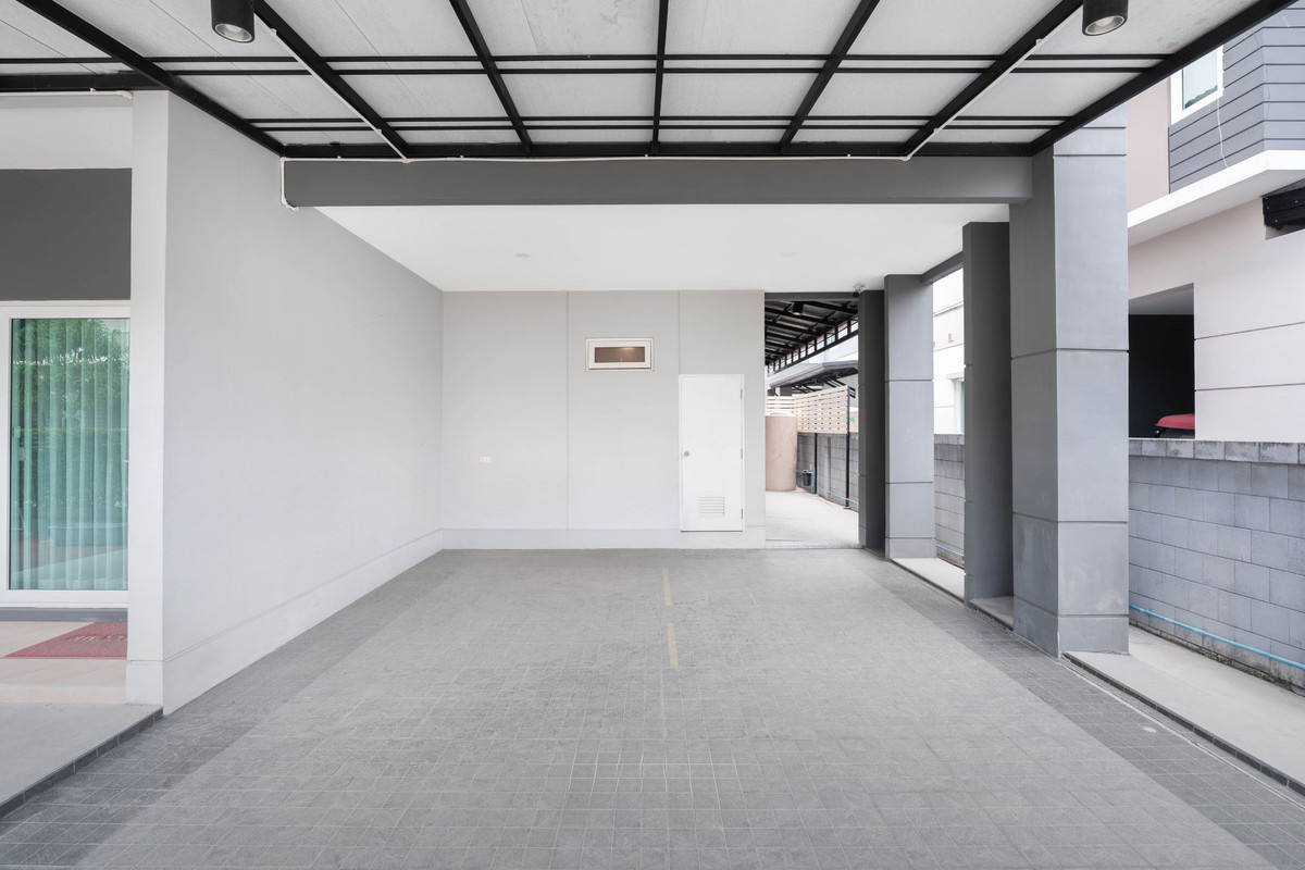 For SaleHouseBang kae, Phetkasem : Brand new house, prime location on Kanlapaphruek Road. Free furniture! Best price in the project.