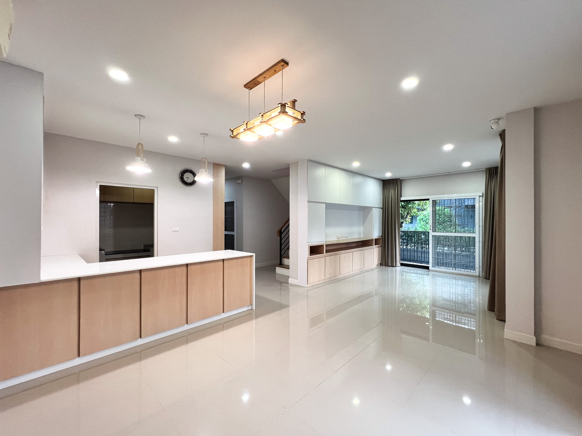 ขายบ้านสมุทรปราการ สำโรง : ขายบ้านเดี่ยว Centro บางนา-กิ่งแก้ว ราชาเทวะ สมุทรปราการ หลังใหญ่ ใกล้สนามบินสุวรรณภูมิ พร้อมอยู่