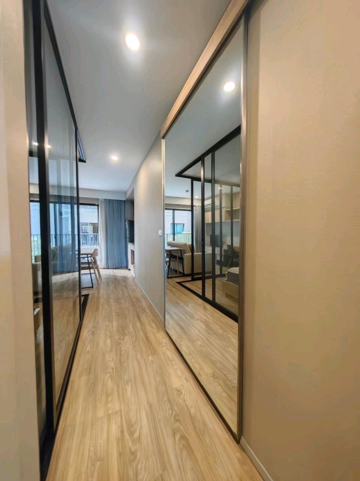 ให้เช่าคอนโดสาทร นราธิวาส : BTS สุรศักดิ์ (สายสีลม) เพียงประมาณ 900 เมตรทำเลดี ใกล้โซนสาทร เดินทางสะดวกมาก 