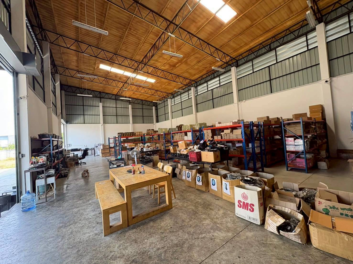 For RentWarehousePhutthamonthon, Salaya : Factory for rent with office, new condition! Location Naraphirom-Bang Len, Nakhon Pathom, land 1 rai 1 ngan 81 square wah, total usable area 915 sq m.
